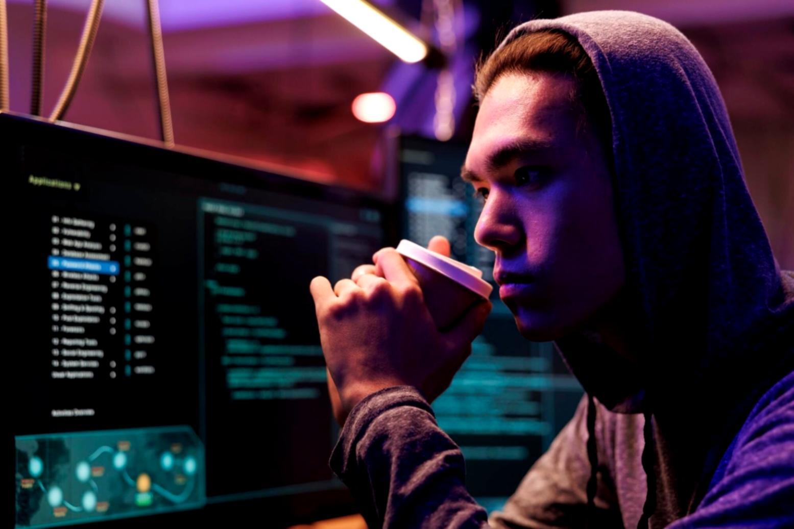 Student pracuje nad kodem gry mini-casino